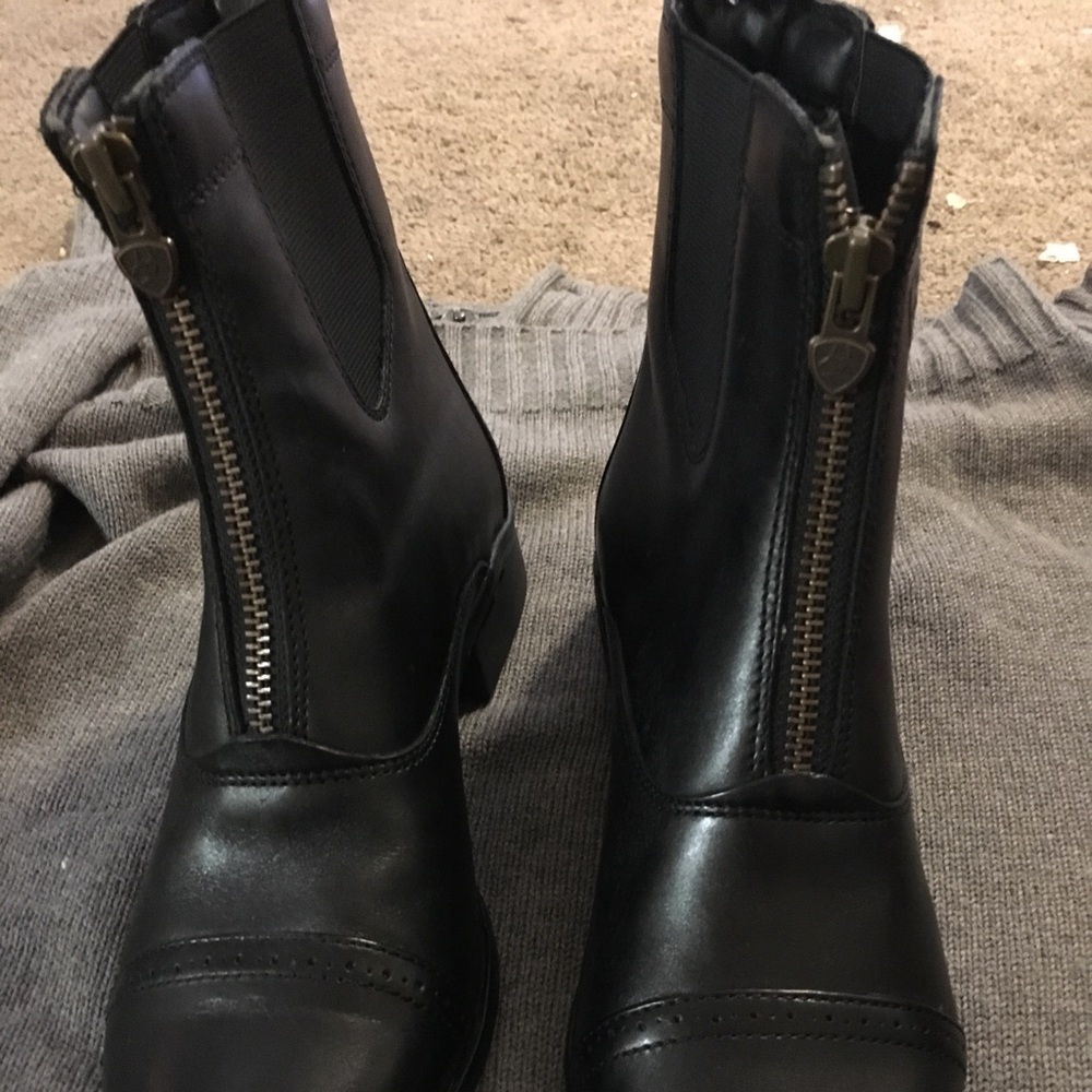 Arias black boots